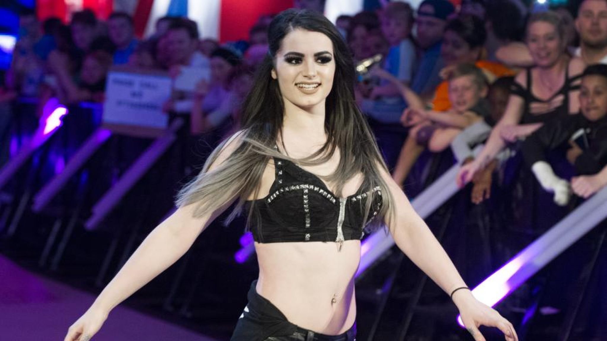British Wrestler Paige Has Been Suspended By Wwe - Paige Wwe - HD Wallpaper 