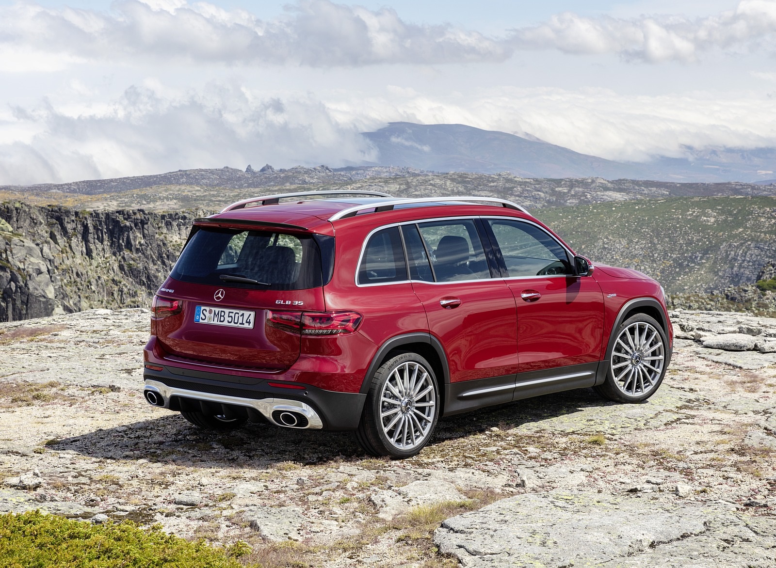 2021 Mercedes Amg Glb 35 4matic Rear Three Quarter - Mercedes Amg Glb 35 - HD Wallpaper 