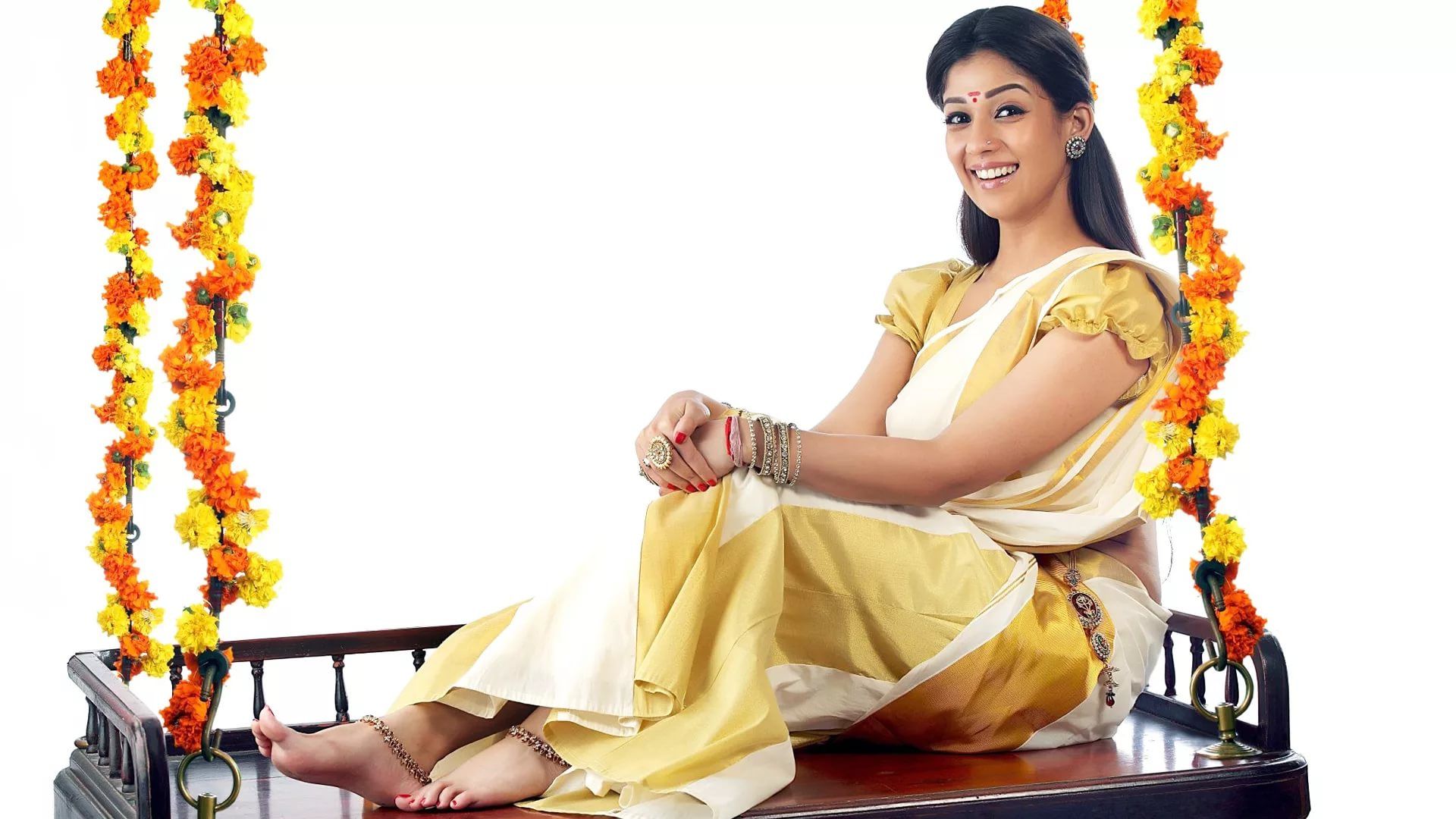 Nayanthara Hd Image Saree Hd Desktop Wallpaper - Nayanthara Feet - HD Wallpaper 