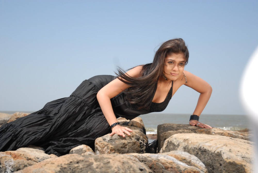 Dubai Rani Movie Nayanthara - HD Wallpaper 
