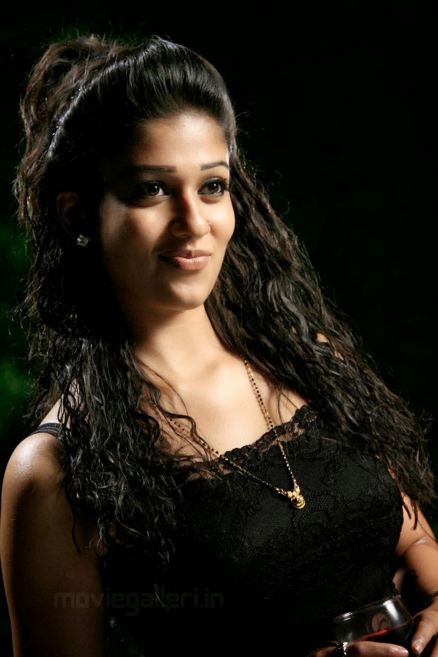 Nayanthara Hd Wallpapers Free Download - Nayantara Latest Images Hd - HD Wallpaper 