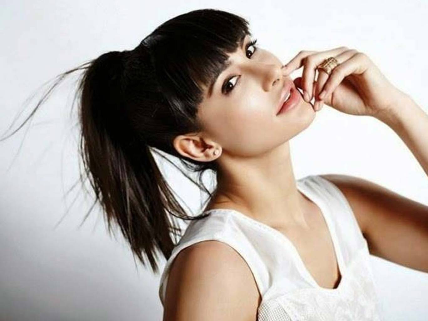 Nargis Fakhri Wallpapers - Girl - HD Wallpaper 