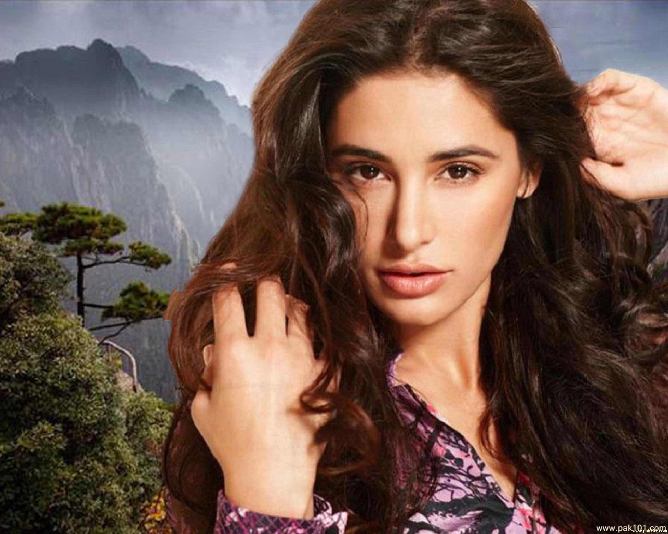 Nargis Fakhri - Nargis Fakhri Wallpapers Kick - 2560x2048 Wallpaper
