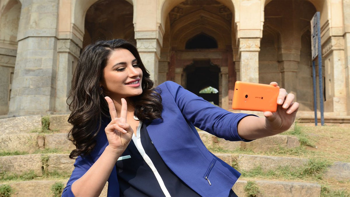 Nargis Fakhri New Hd - HD Wallpaper 