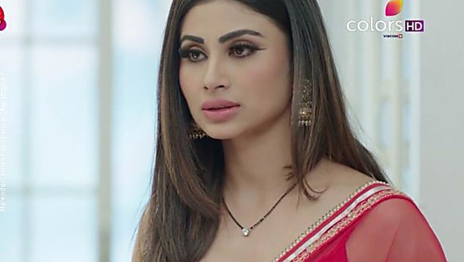 Mouni Roy - Mouni Roy Hair Highlights - HD Wallpaper 