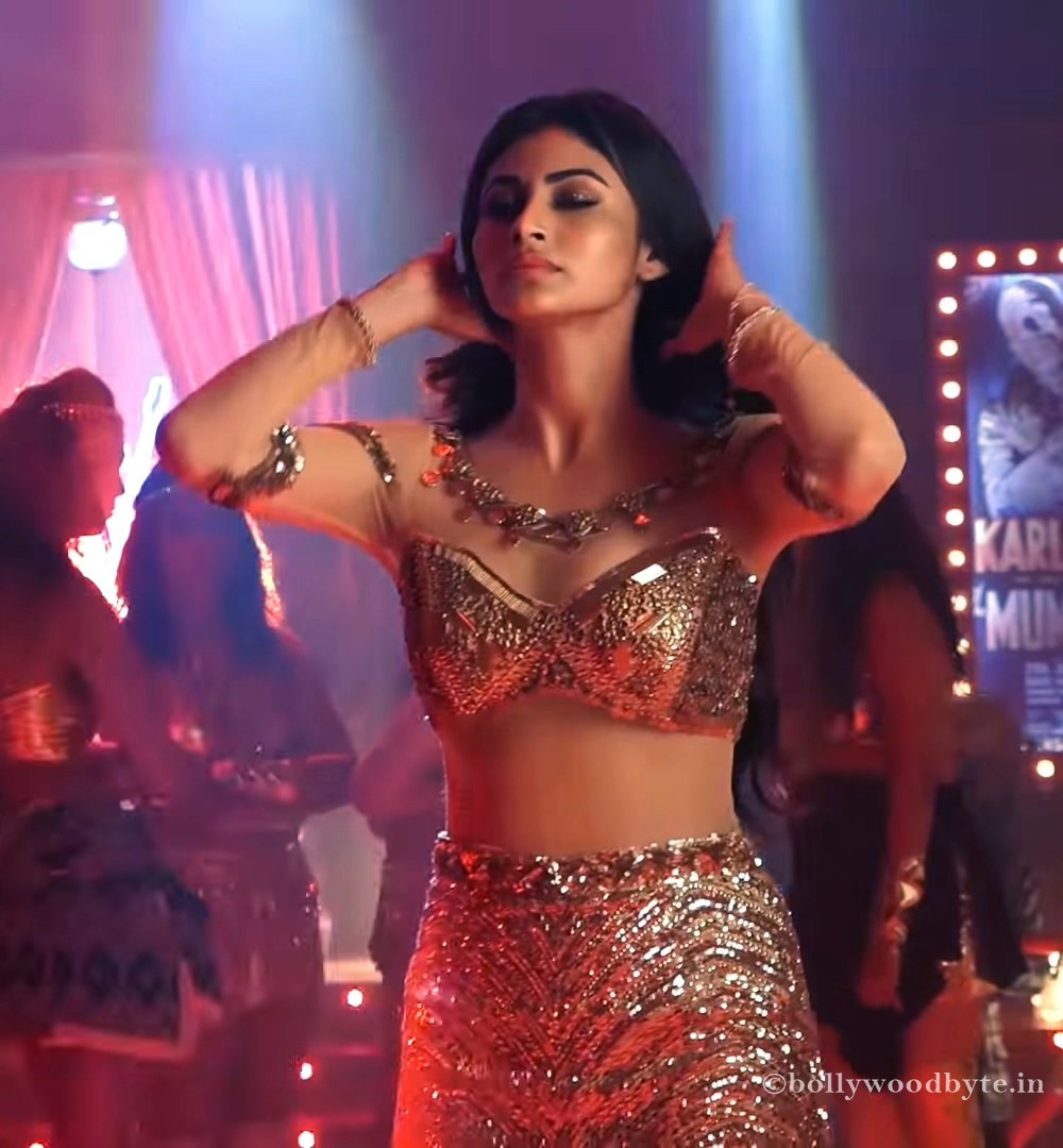 Gali Gali Mein Song Remake Mouni Roy - Mouni Roy In Gali Gali Song - HD Wallpaper 
