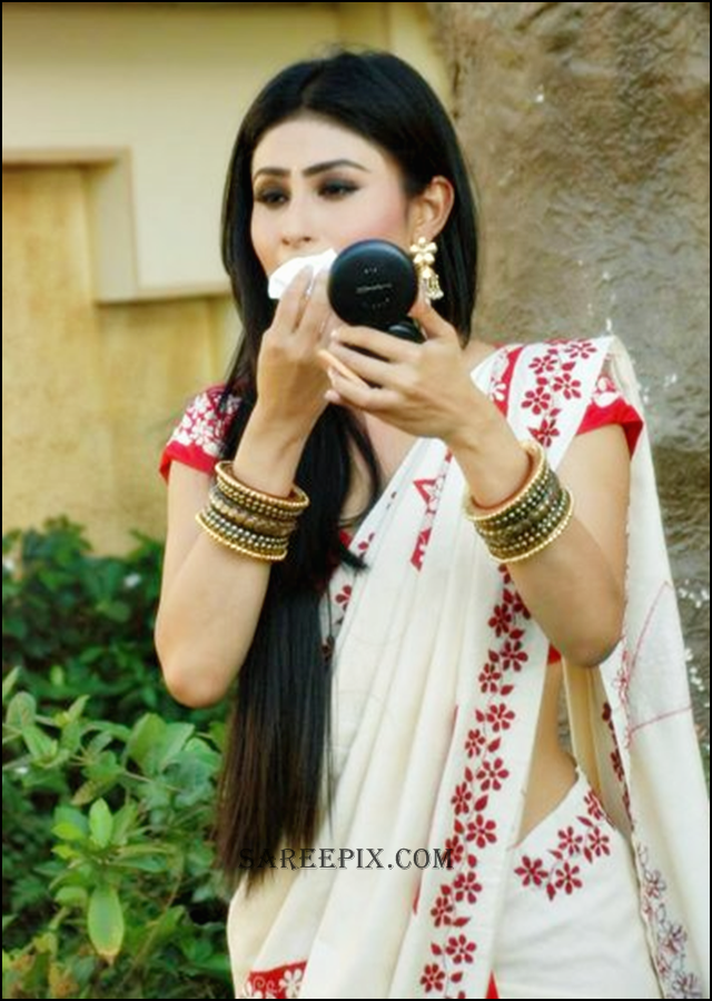 Mouni Roy Make Up In Saree - HD Wallpaper 