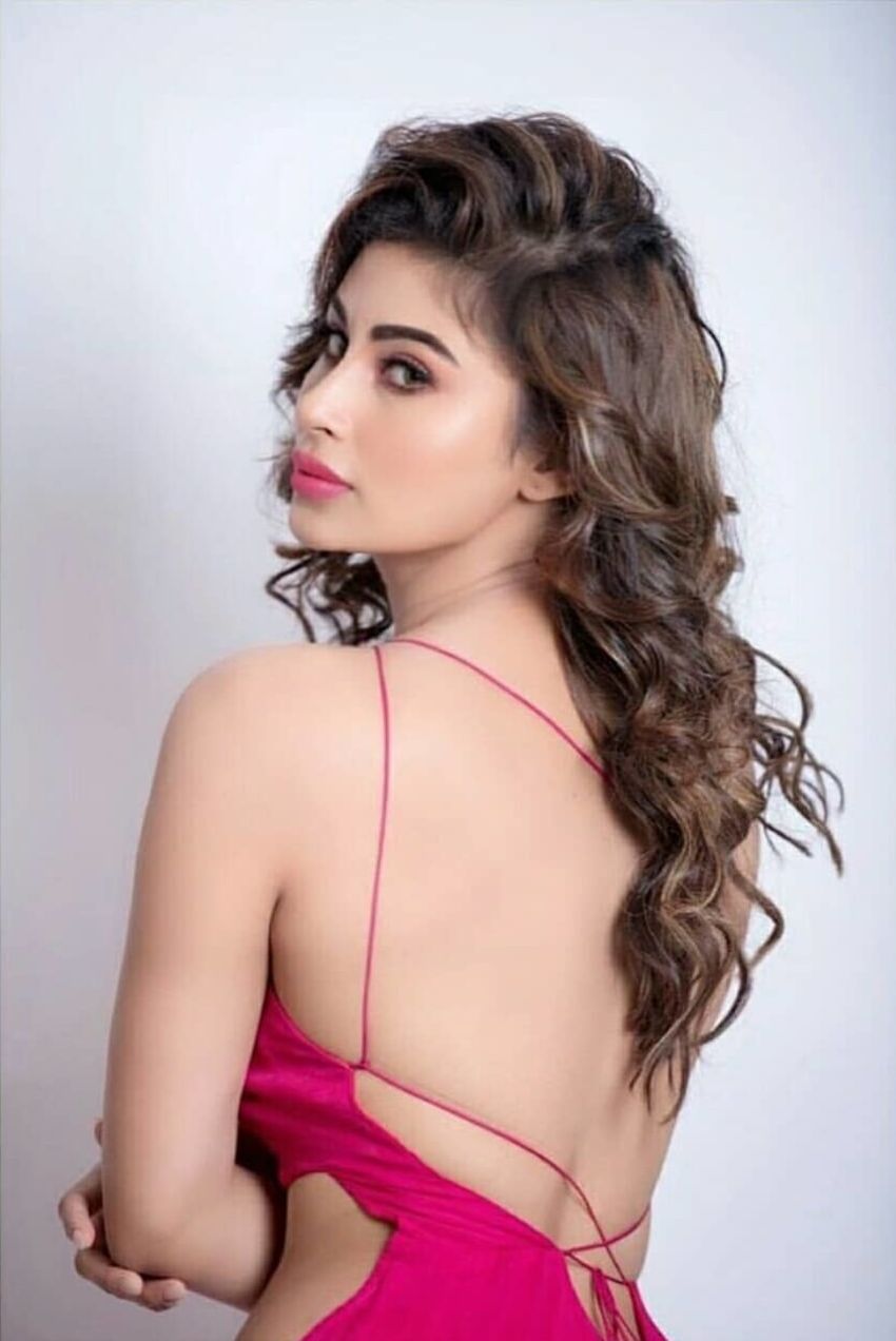 Beautiful Photo Indian Mouni Roy Hot Pink - HD Wallpaper 