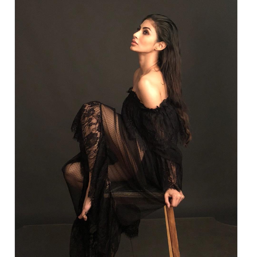 Mouni Roy Hot Photo Shoot - HD Wallpaper 