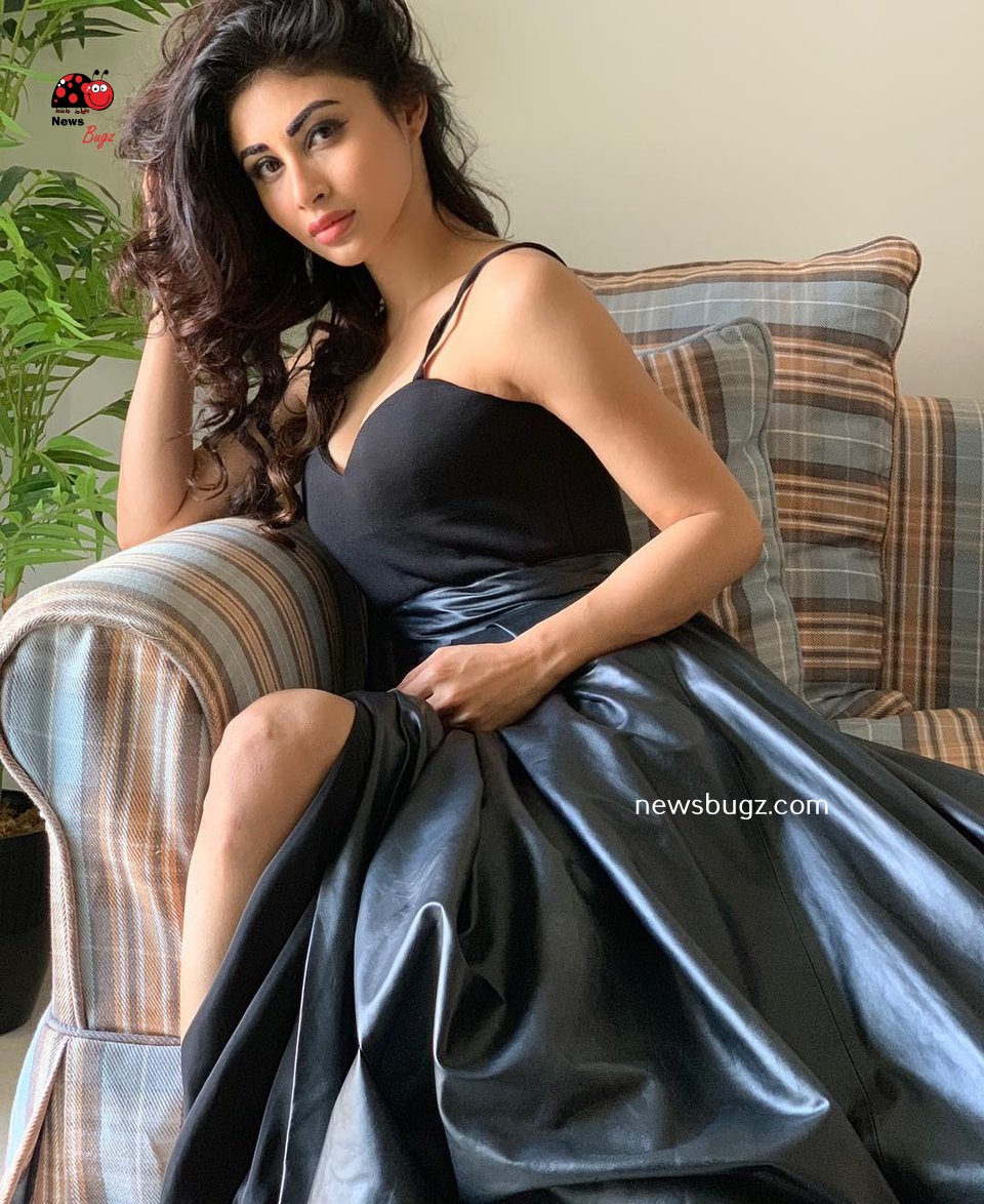 Mouni Roy Photos - Mouni Roy Sexy Pose - HD Wallpaper 