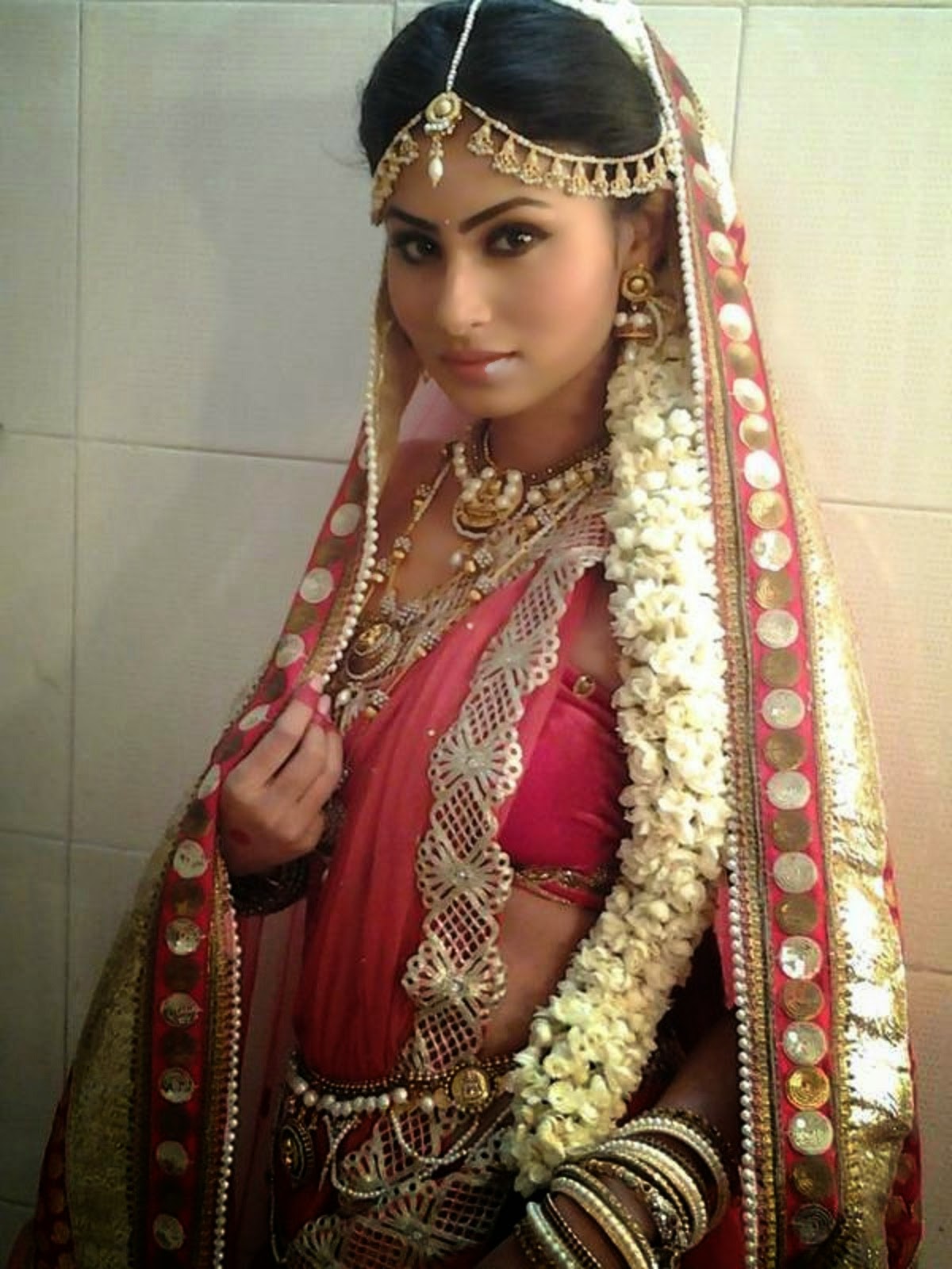 Mouni Roy Hot Hd Wallpapers - Sati In Devon Ke Dev Mahadev - HD Wallpaper 