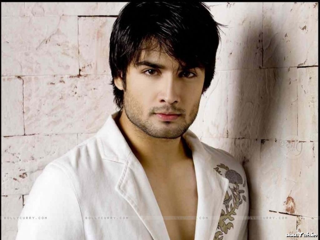 Vivian Dsena - HD Wallpaper 