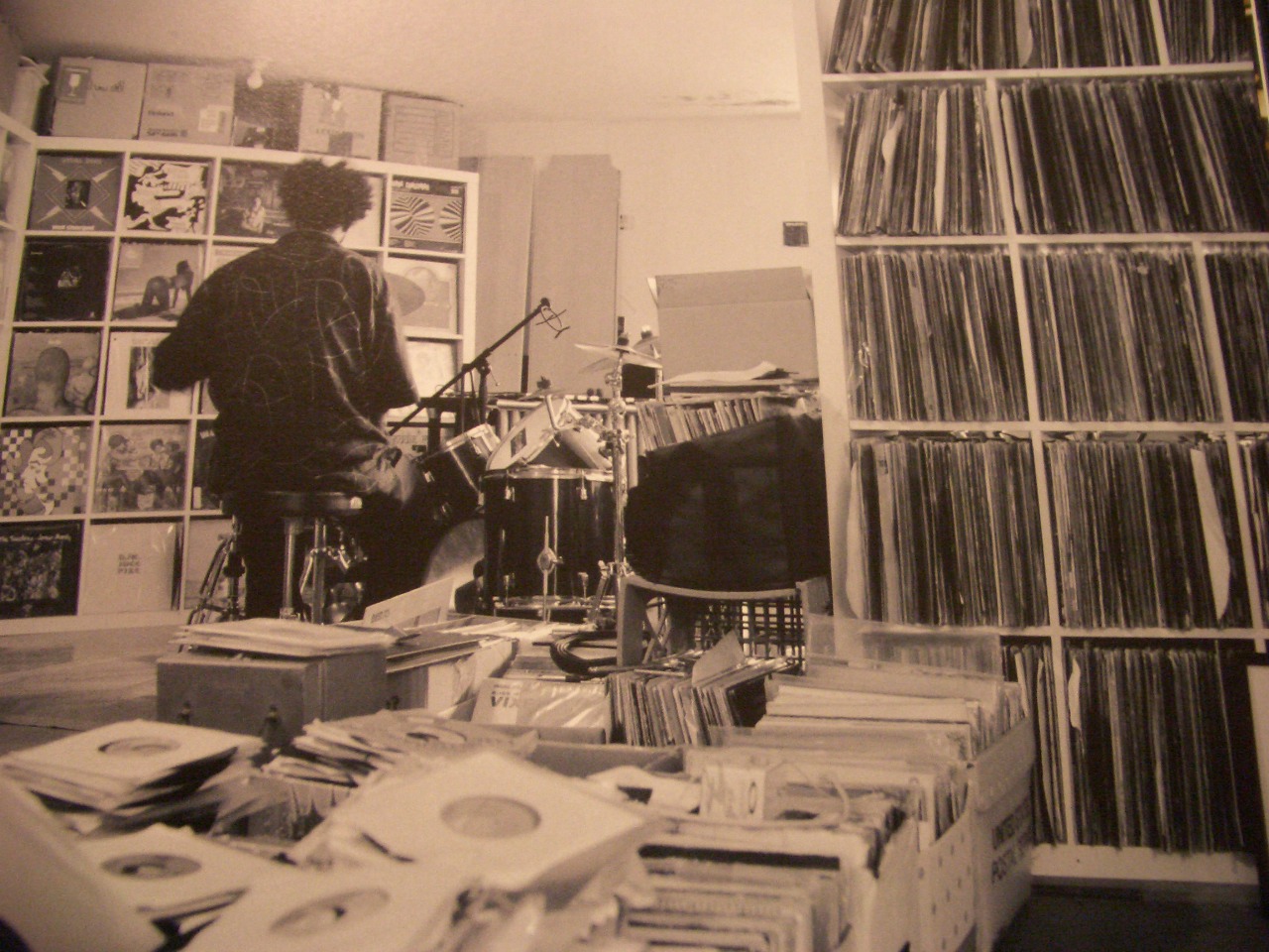 Madlib Crate Digging - Behind The Beat Hip Hop - 1280x960 Wallpaper -  teahub.io