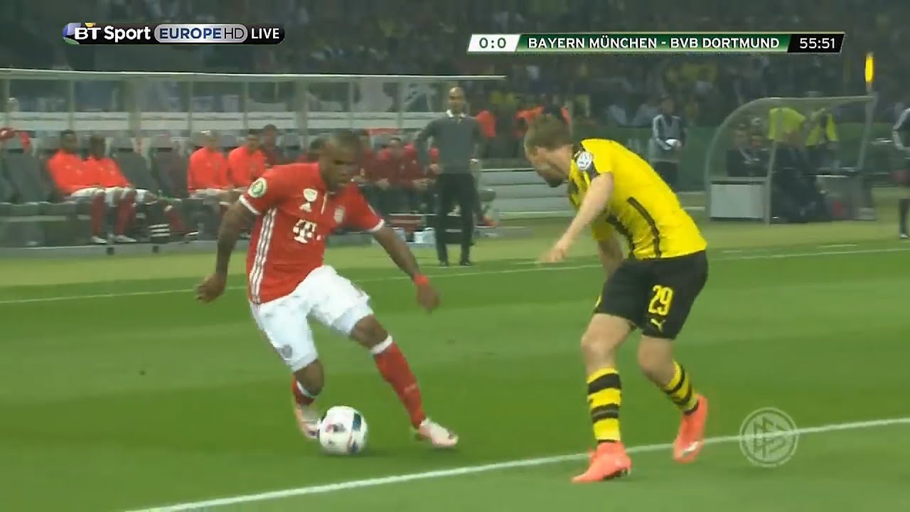 Dribble A Soccer Ball - HD Wallpaper 