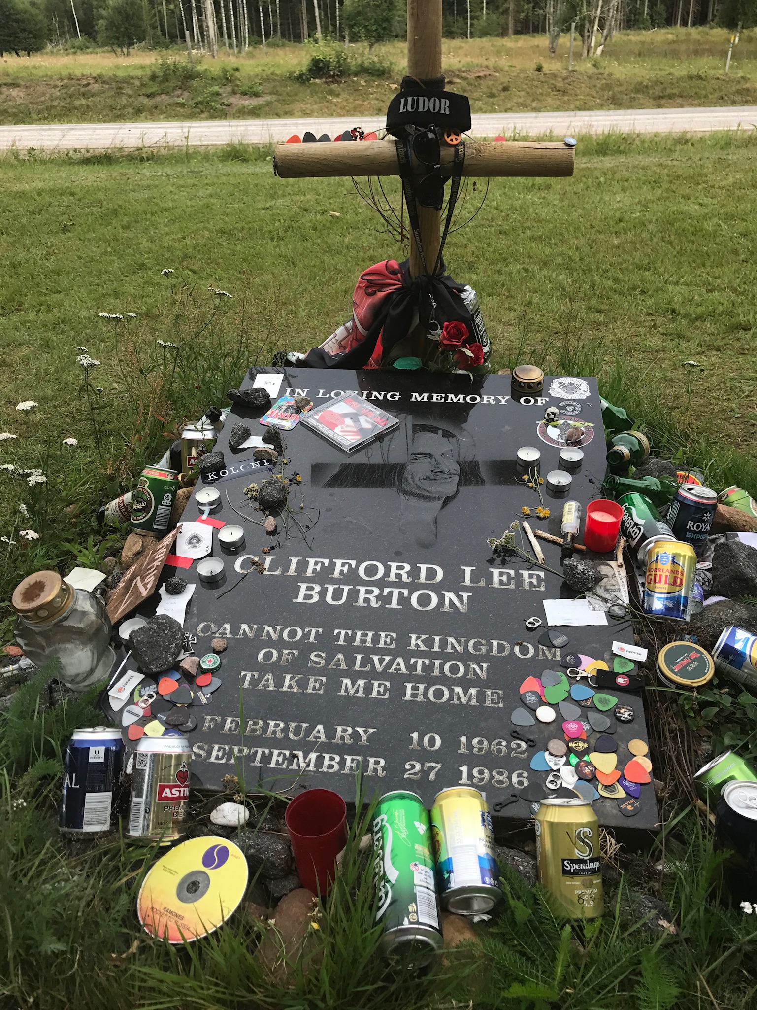 Img Cliff Burton Memorial Stone 1537x2049 Wallpaper teahub.io