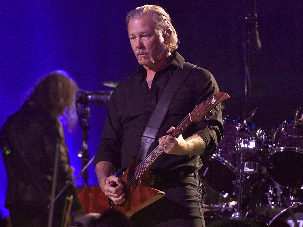 James Hetfield Enters Rehab, Metallica Postpones Tour - James Hetfield - HD Wallpaper 