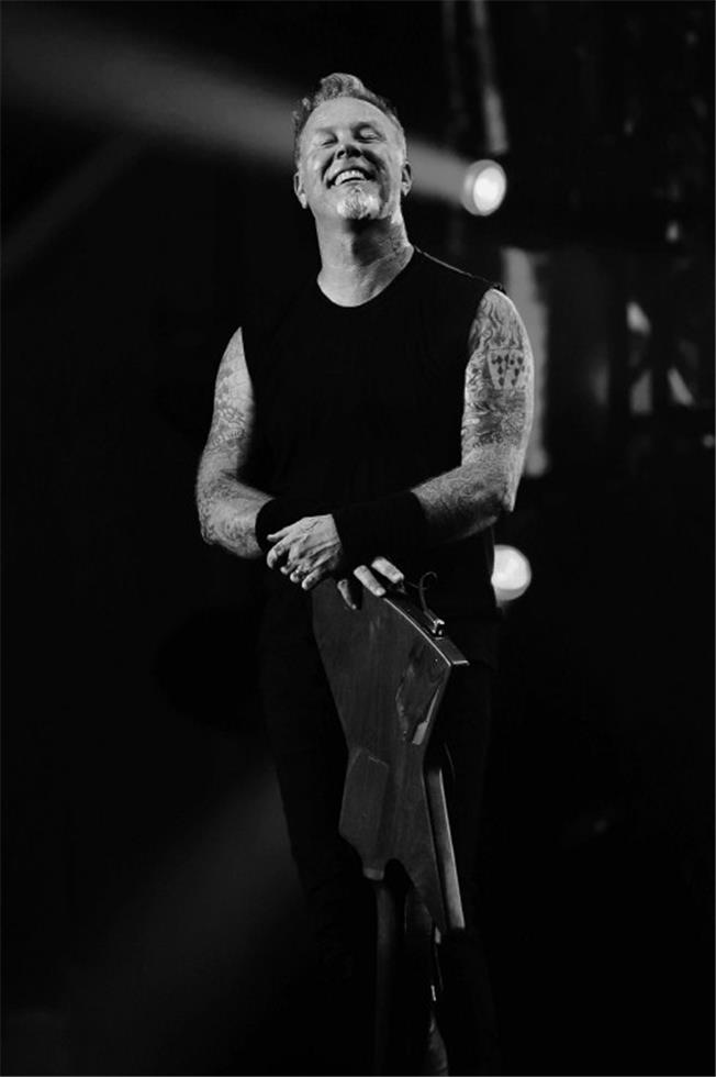James Hetfield, Guitar Down - Performance - HD Wallpaper 