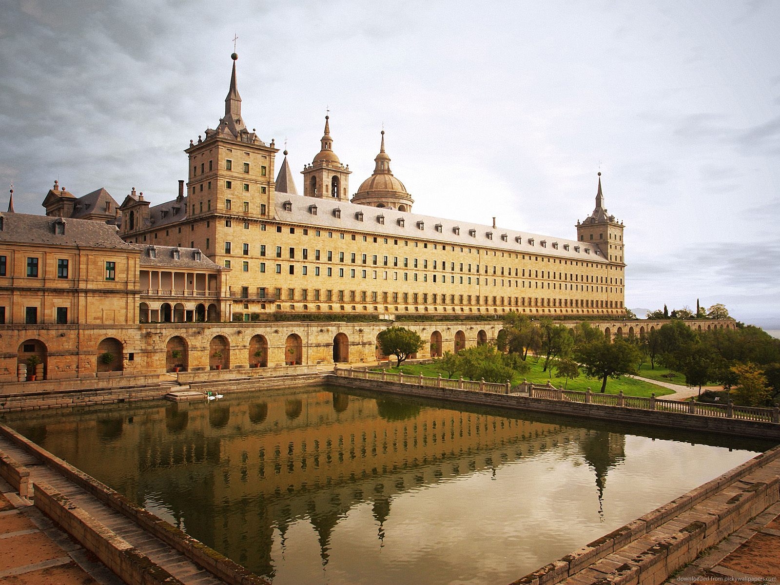 El Escorial - HD Wallpaper 