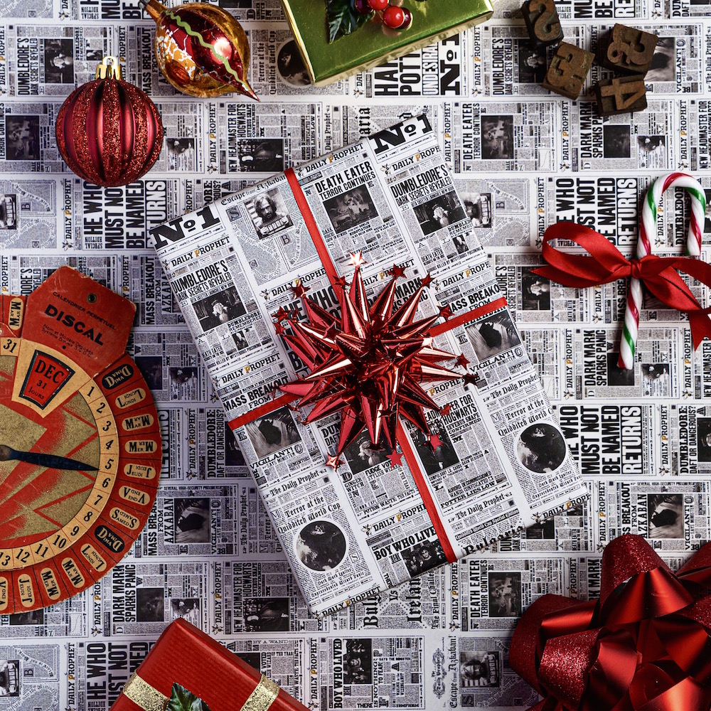 Minalima Dailyprophet Gift Wrap - Fandom Christmas Wrapping Paper - HD Wallpaper 