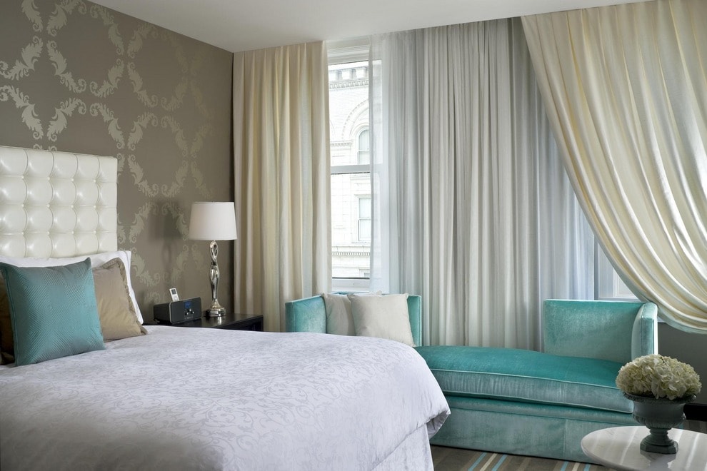 Cozy Neoclassical Bedroom With Brown Textured Wallpaper - HD Wallpaper 