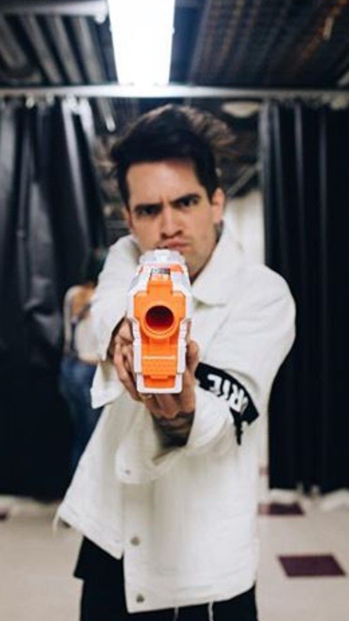 Photoshoot Brendon Urie 2018 - HD Wallpaper 