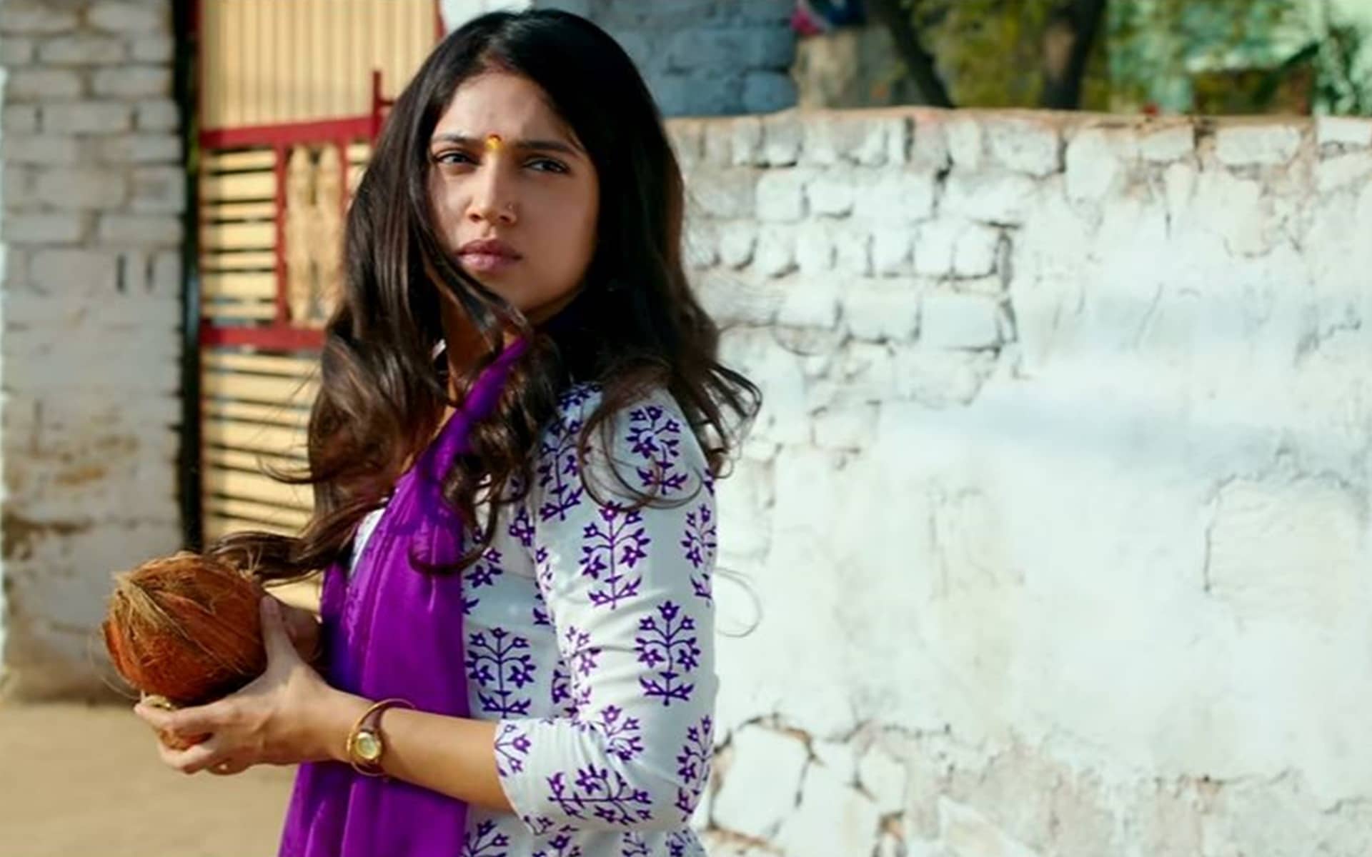 Bhoomi Padnekar In Toilet - HD Wallpaper 