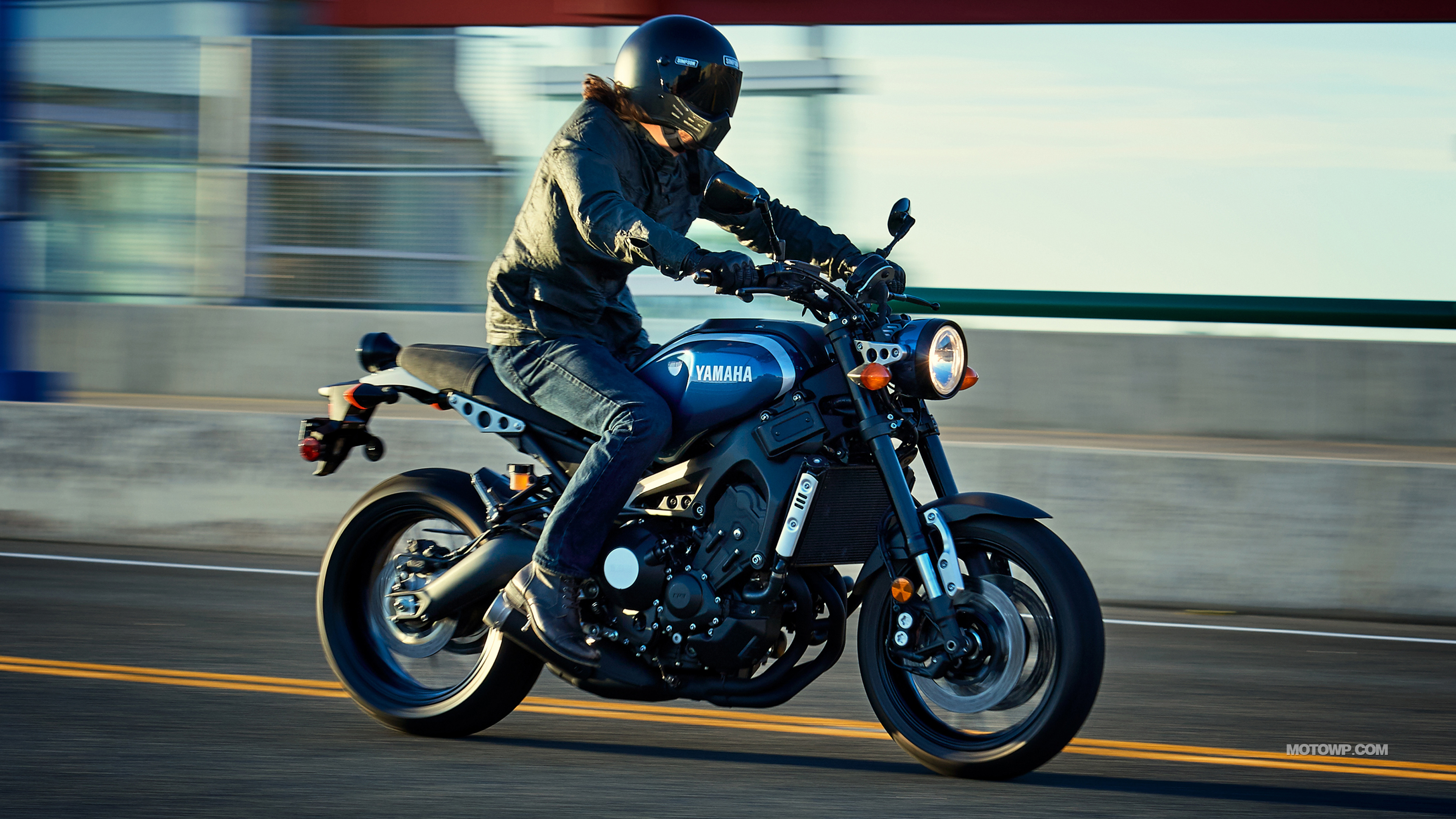 Yamaha Xsr900 Spoke Wheels - HD Wallpaper 