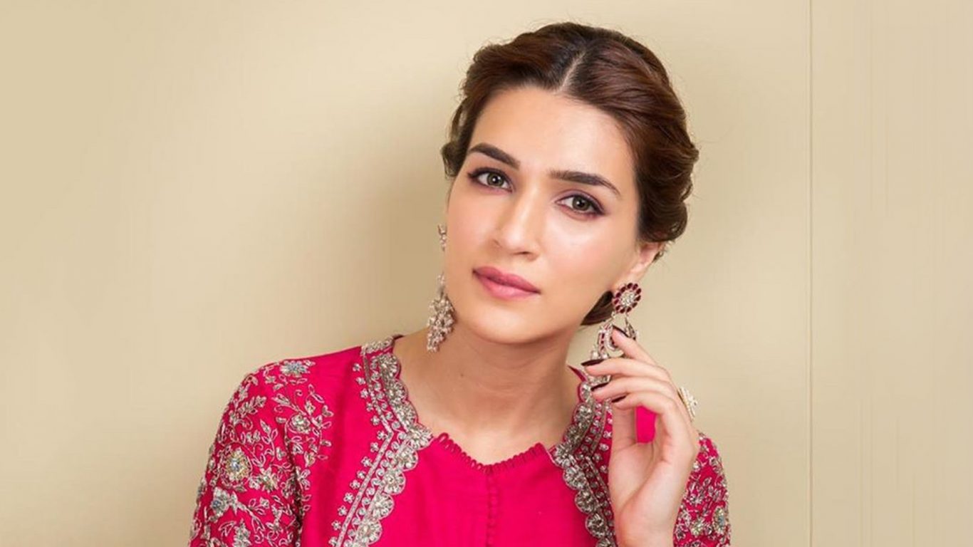 Kirti Sanon Pink Lehenga - HD Wallpaper 