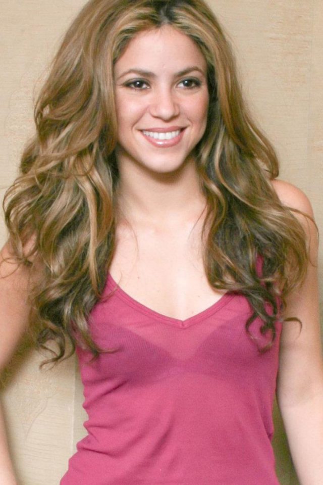 Shakira Pink Skirt Iphone Wallpaper - Shakira 2008 - HD Wallpaper 