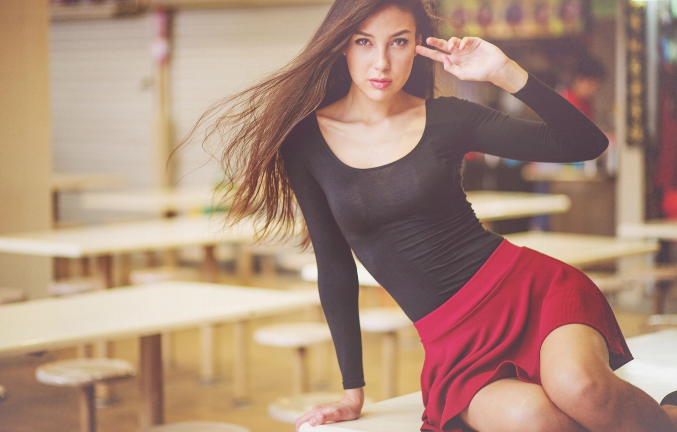 Photo Wallpaper Girl, Red, Table, Model, Girl, Hair, - Girl - HD Wallpaper 