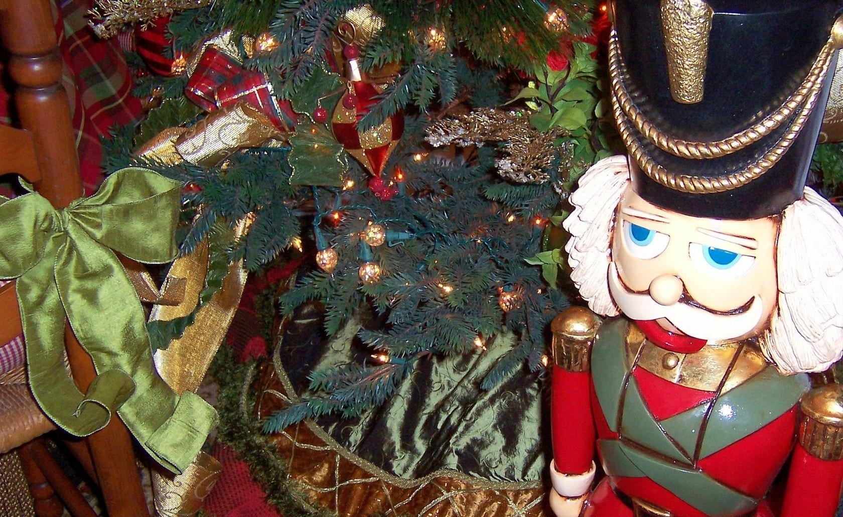 Christmas Tree - HD Wallpaper 