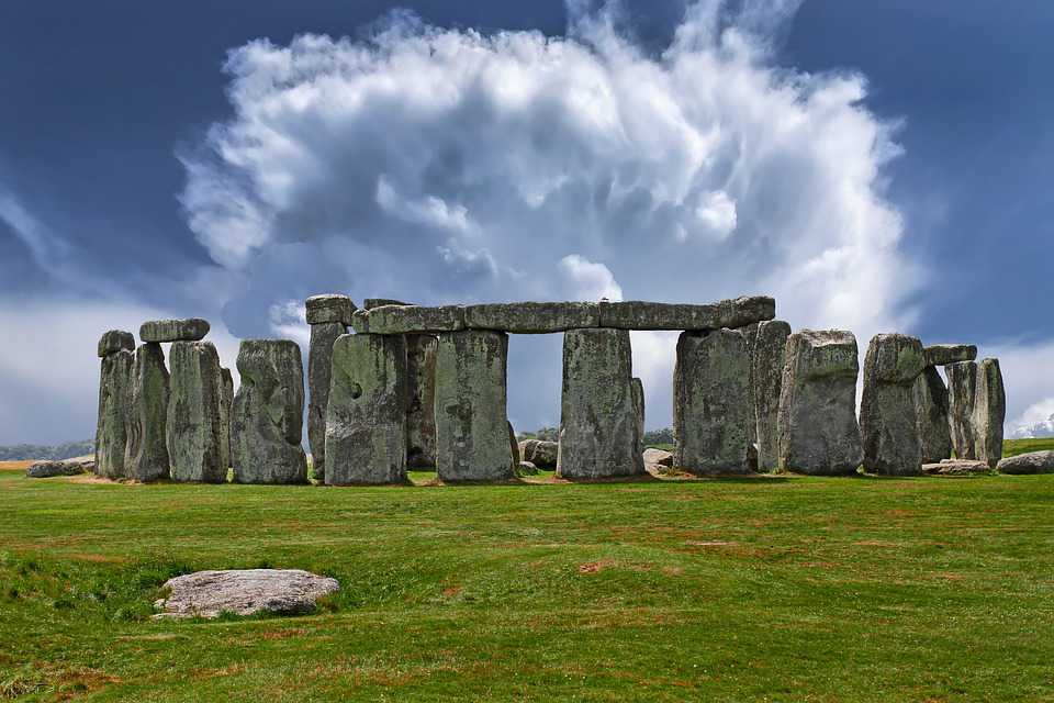 Stonehenge Denkmal Luft Clouds - Stonehenge Salisbury - HD Wallpaper 