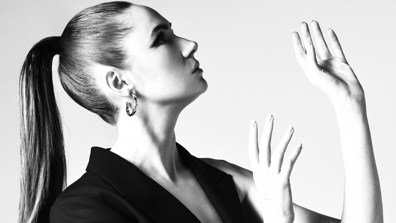 Karen Gillan A Book Of Magazine - HD Wallpaper 