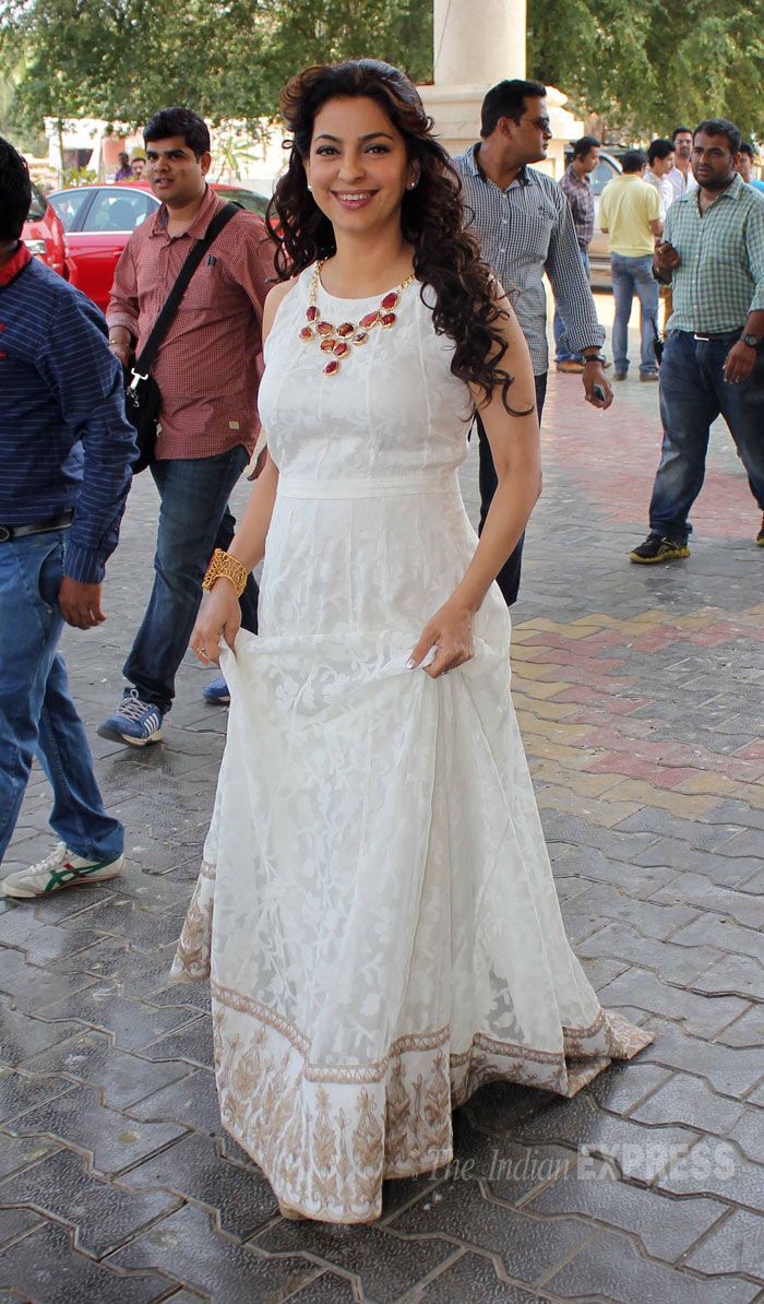 Juhi Chawla - HD Wallpaper 