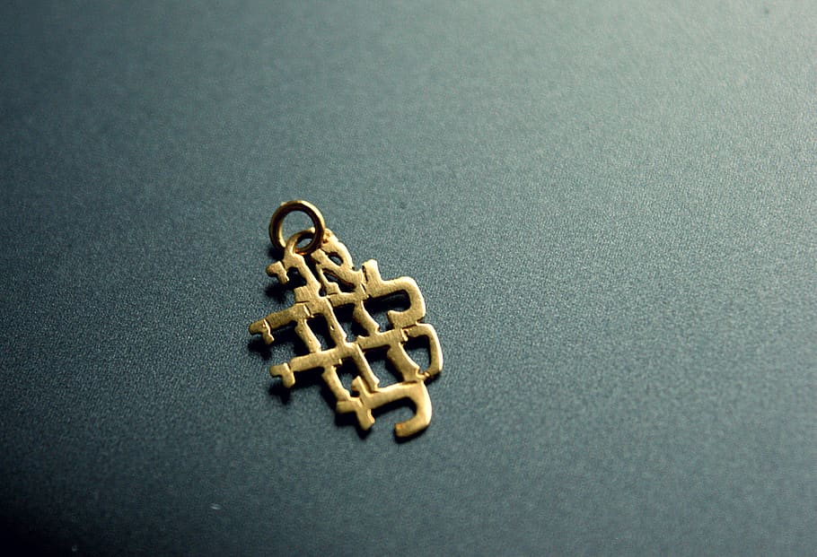 Hebrew, Pendant, Gold, Love, Golden, Jewelry, Jewish, - Hebrew Language - HD Wallpaper 