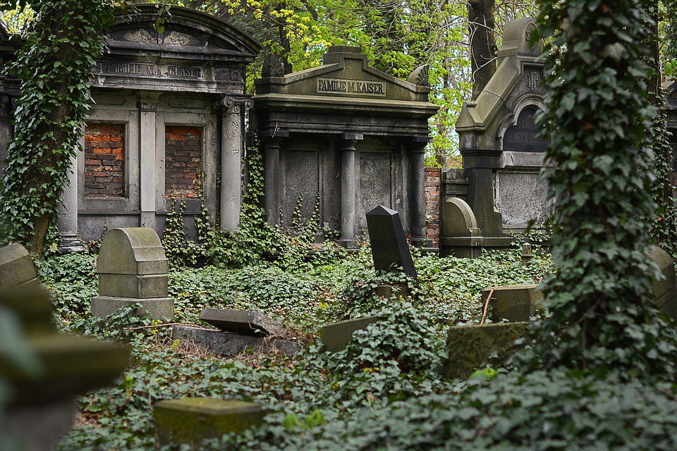 Père Lachaise Cemetery - HD Wallpaper 