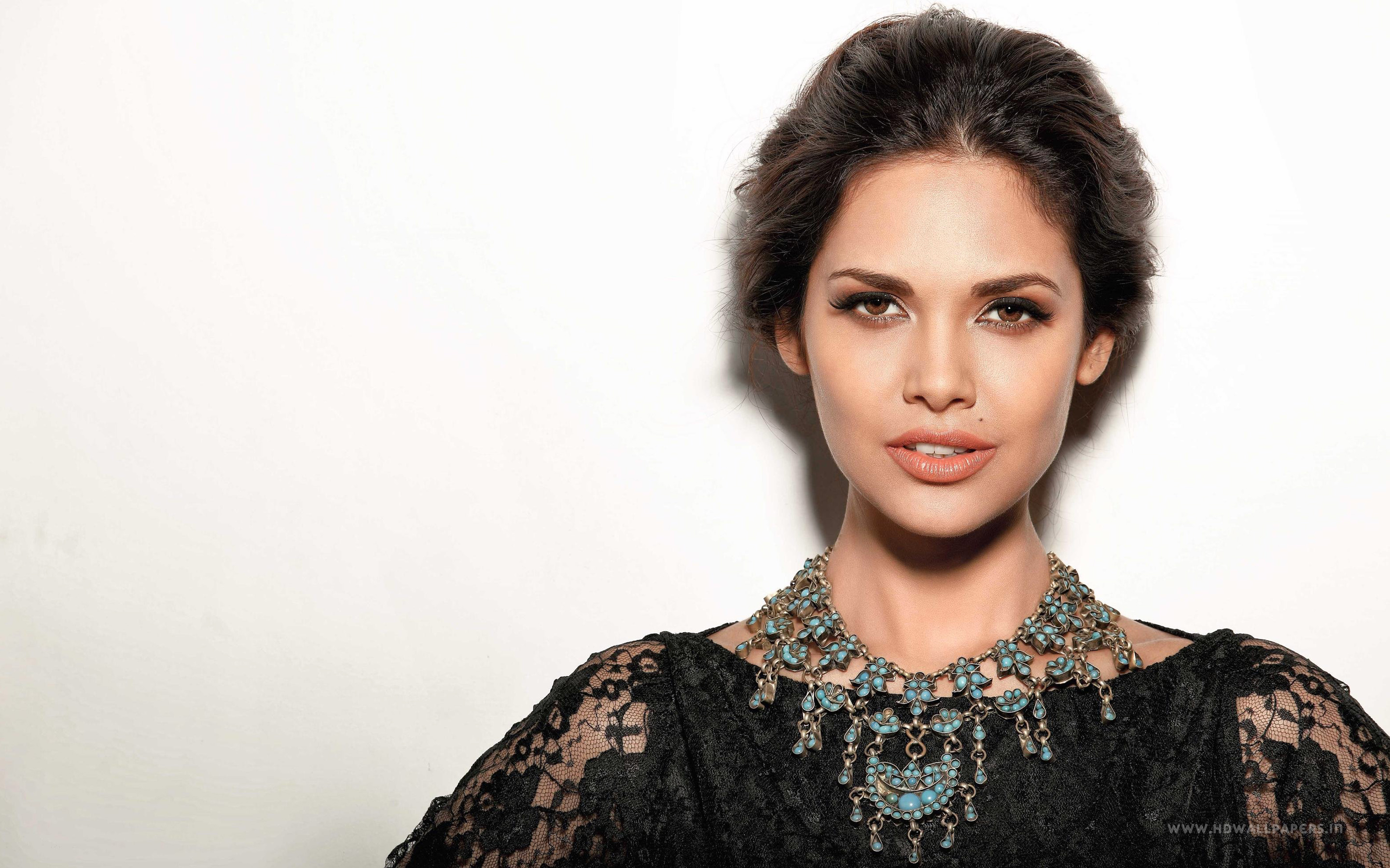 Profile Of Esha Gupta - HD Wallpaper 
