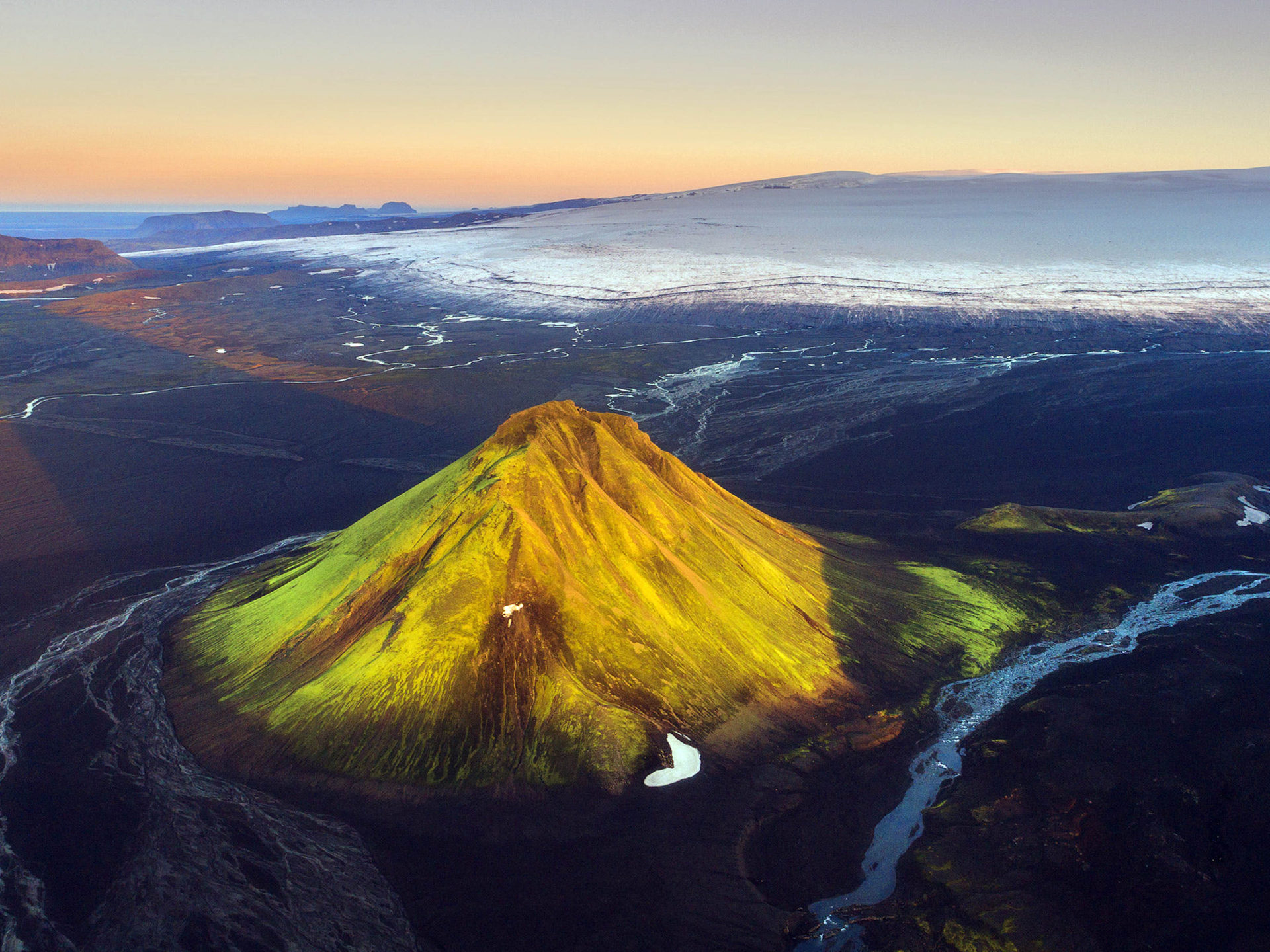 Maelifell Volcano - HD Wallpaper 
