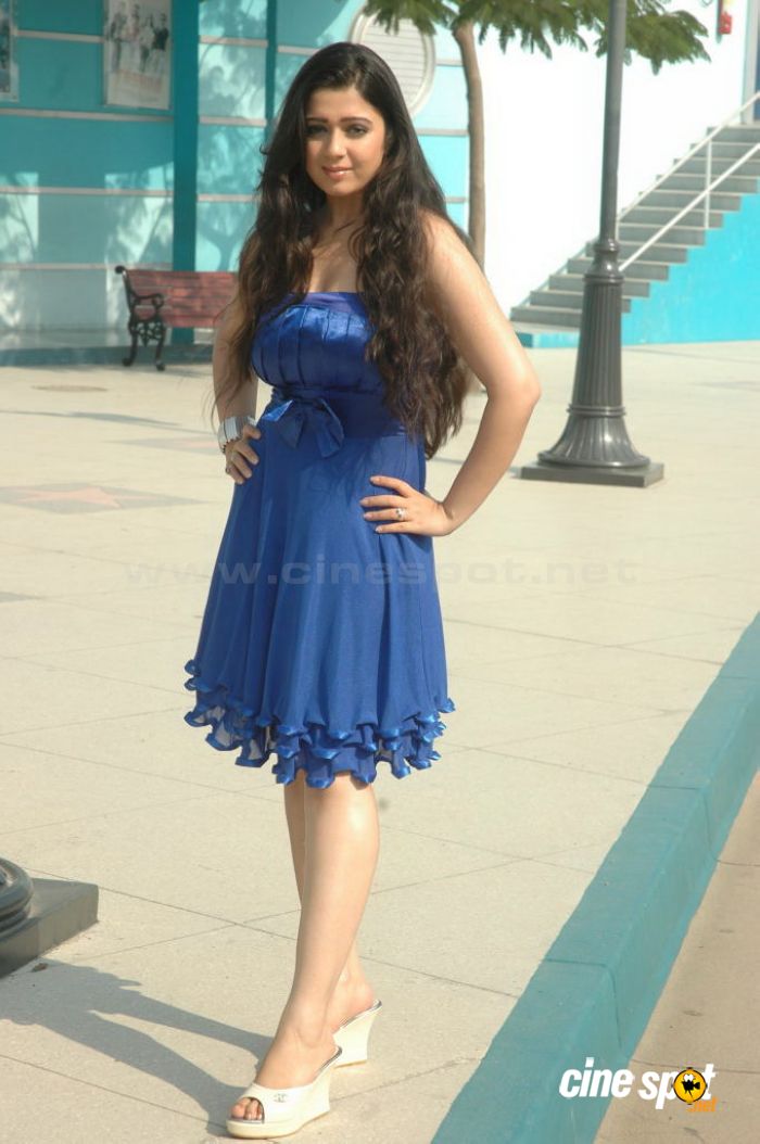 Charmi Kaur Sevakudu - HD Wallpaper 