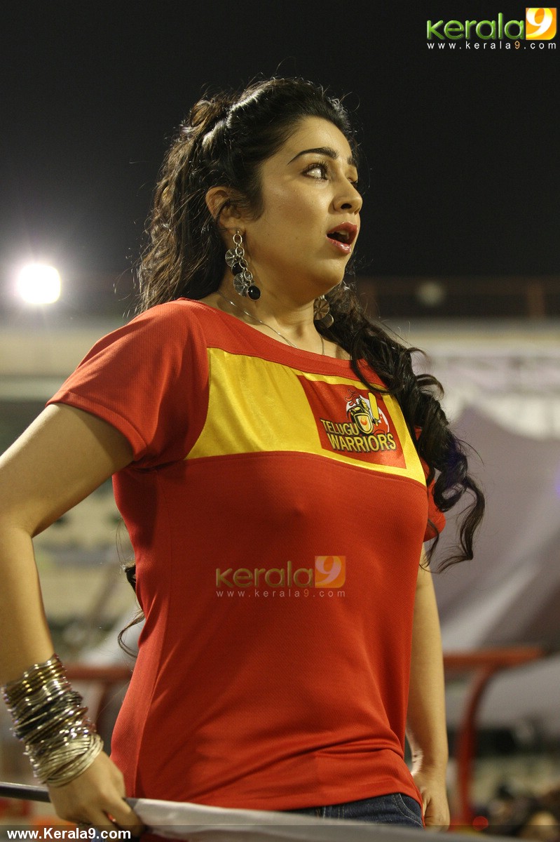 Charmi At Ccl 4 Telugu Warriors Vs Karnataka Bulldozers - Charmi Kaur Instagram - HD Wallpaper 