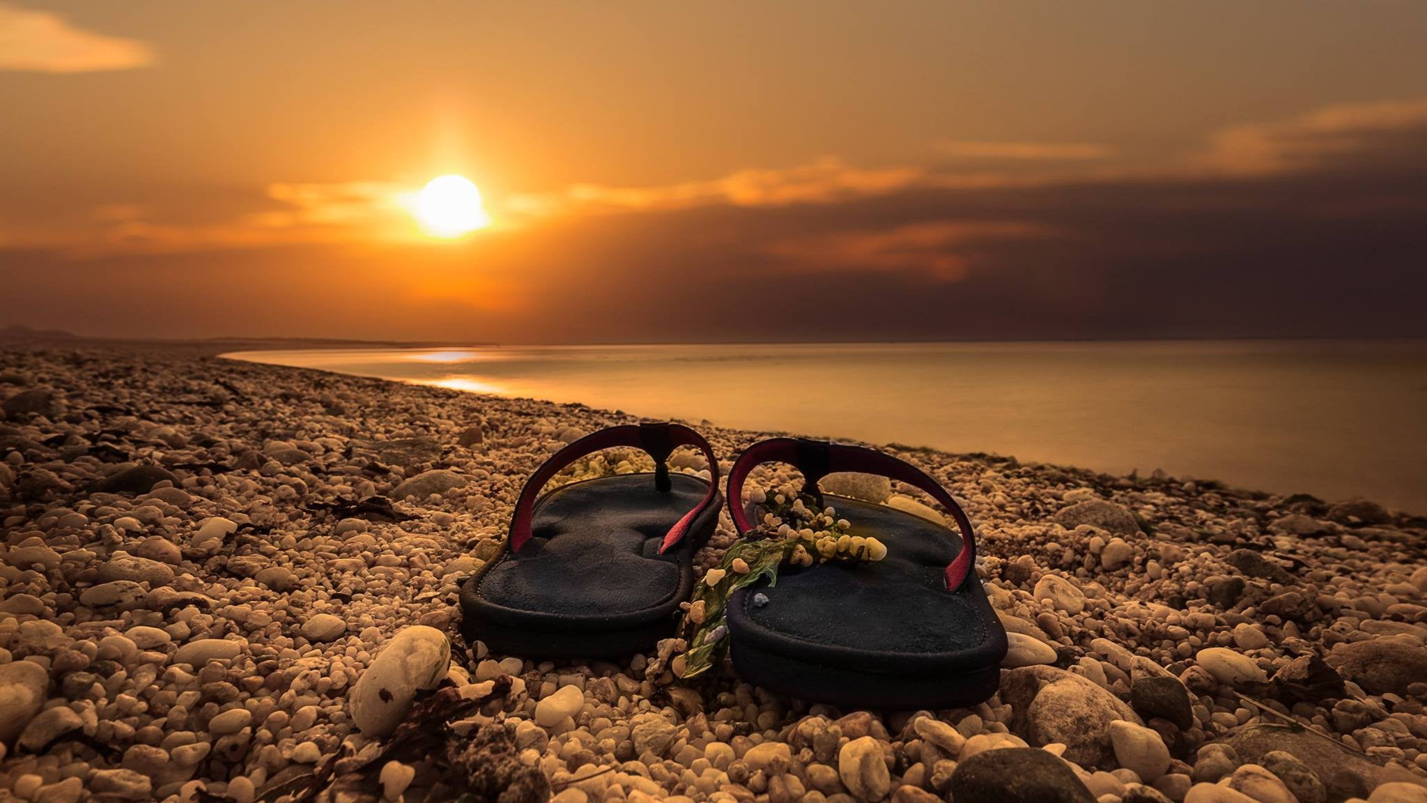 Flip Flops By The Beach - HD Wallpaper 