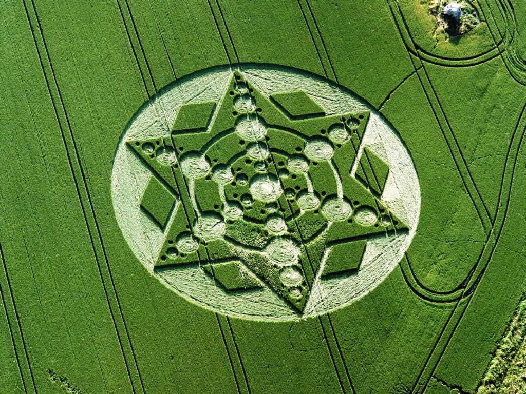 Crop Circle, Spinning Star, Wiltshire, England - HD Wallpaper 