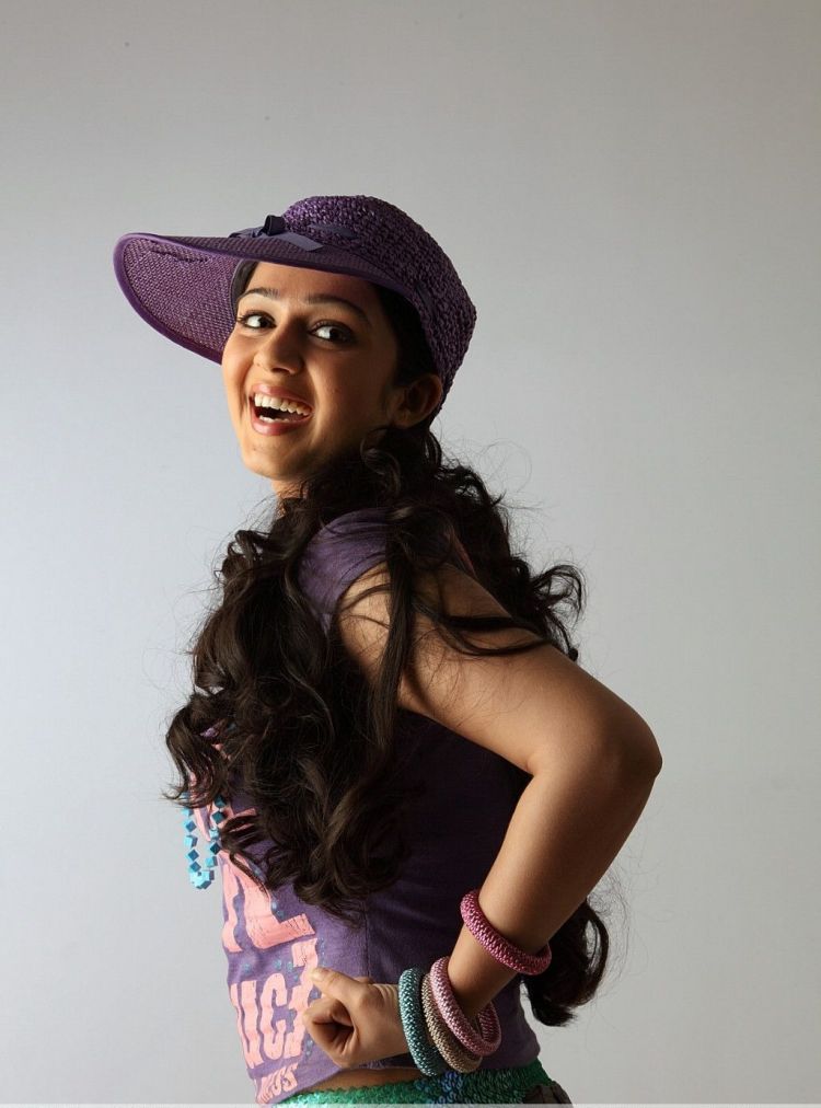 South Indian Actress Charmi Latest Photo Shoot - Girl - HD Wallpaper 