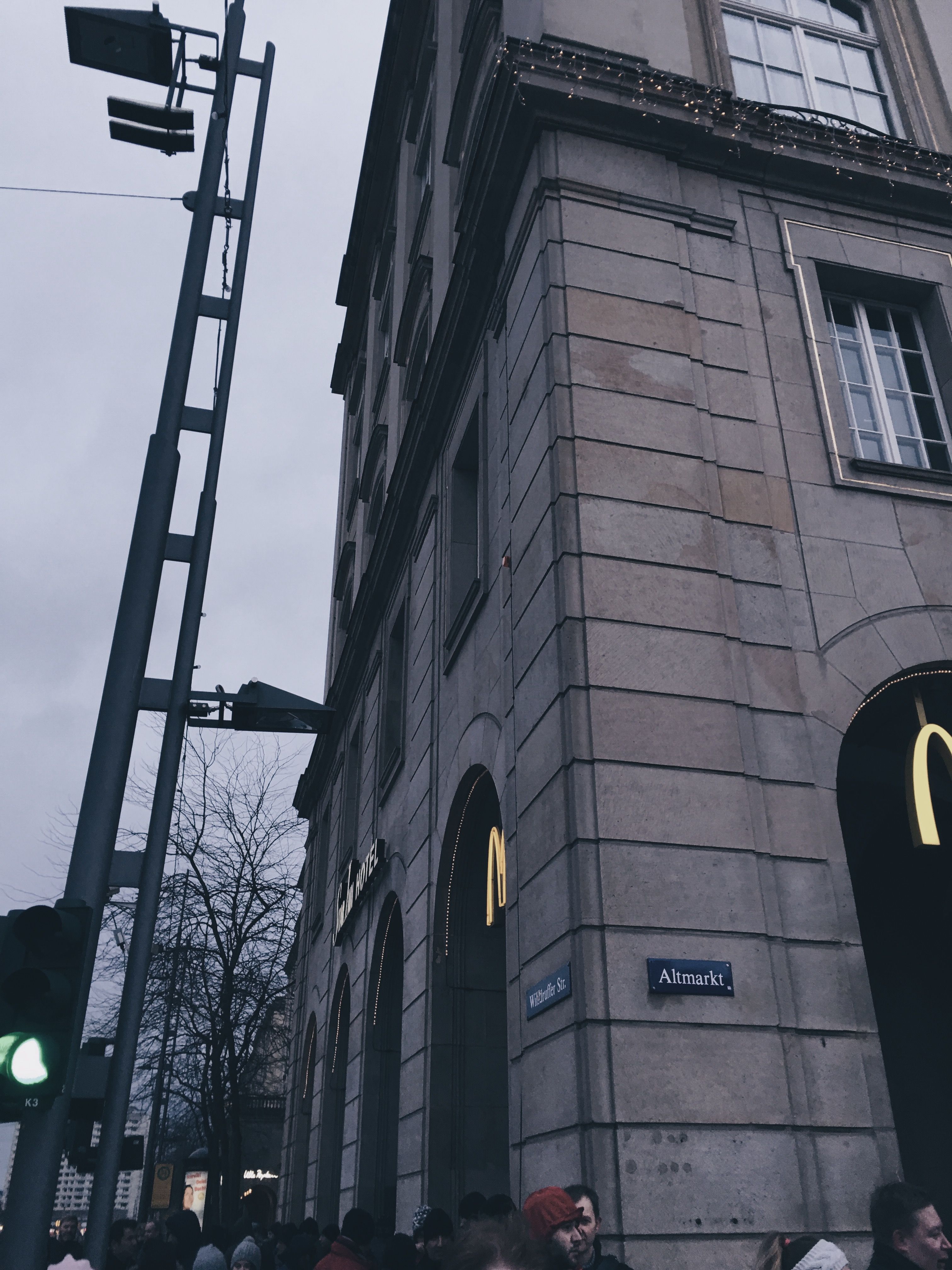 Commercial Building - HD Wallpaper 