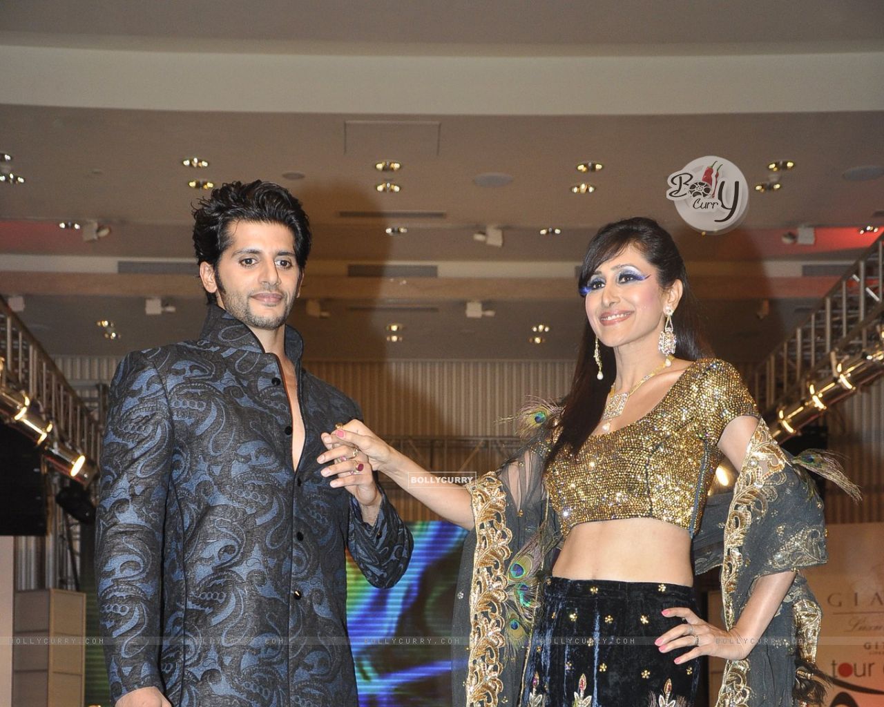 Karanvir Bohra With Wife Teejat Sidhu Size - Navel - HD Wallpaper 