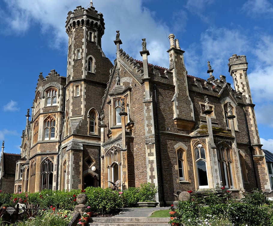 Oakley Court - HD Wallpaper 