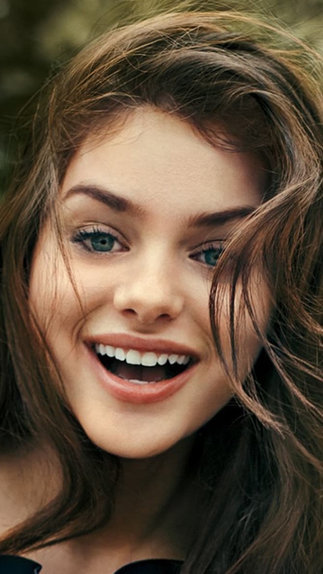 Odeya Rush - HD Wallpaper 