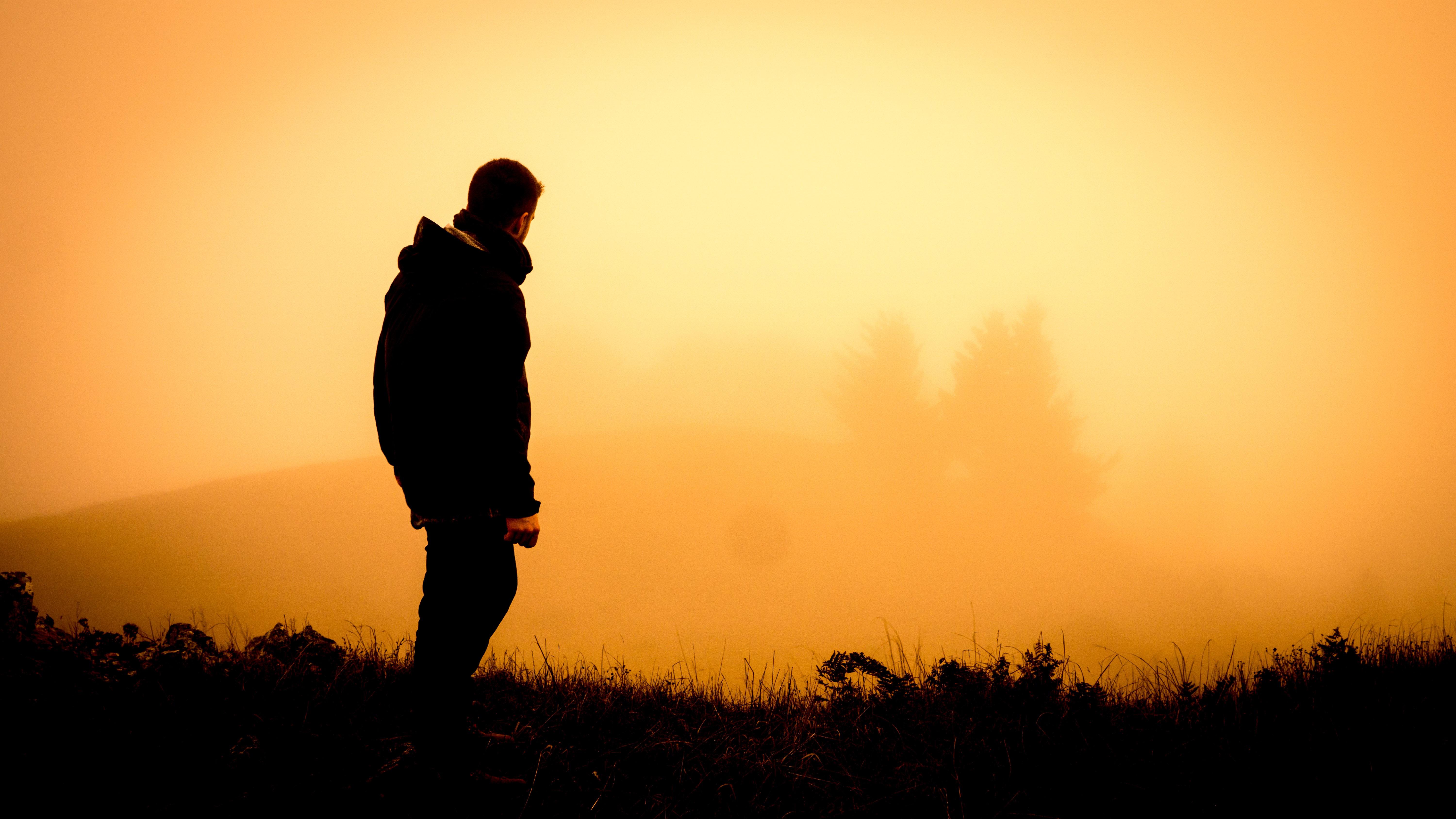 Silhouette, Sunset, Fog - Man Standing In Sunset - HD Wallpaper 