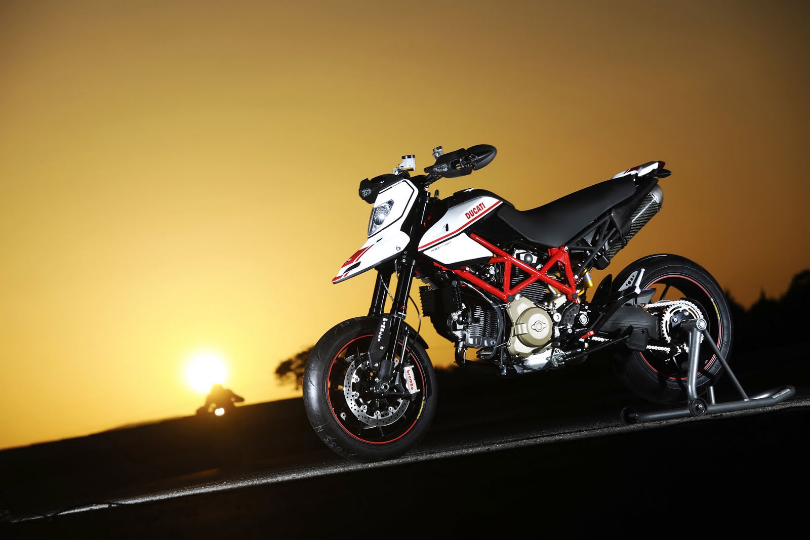 Ducati Hypermotard 1100 Evo Sp - HD Wallpaper 