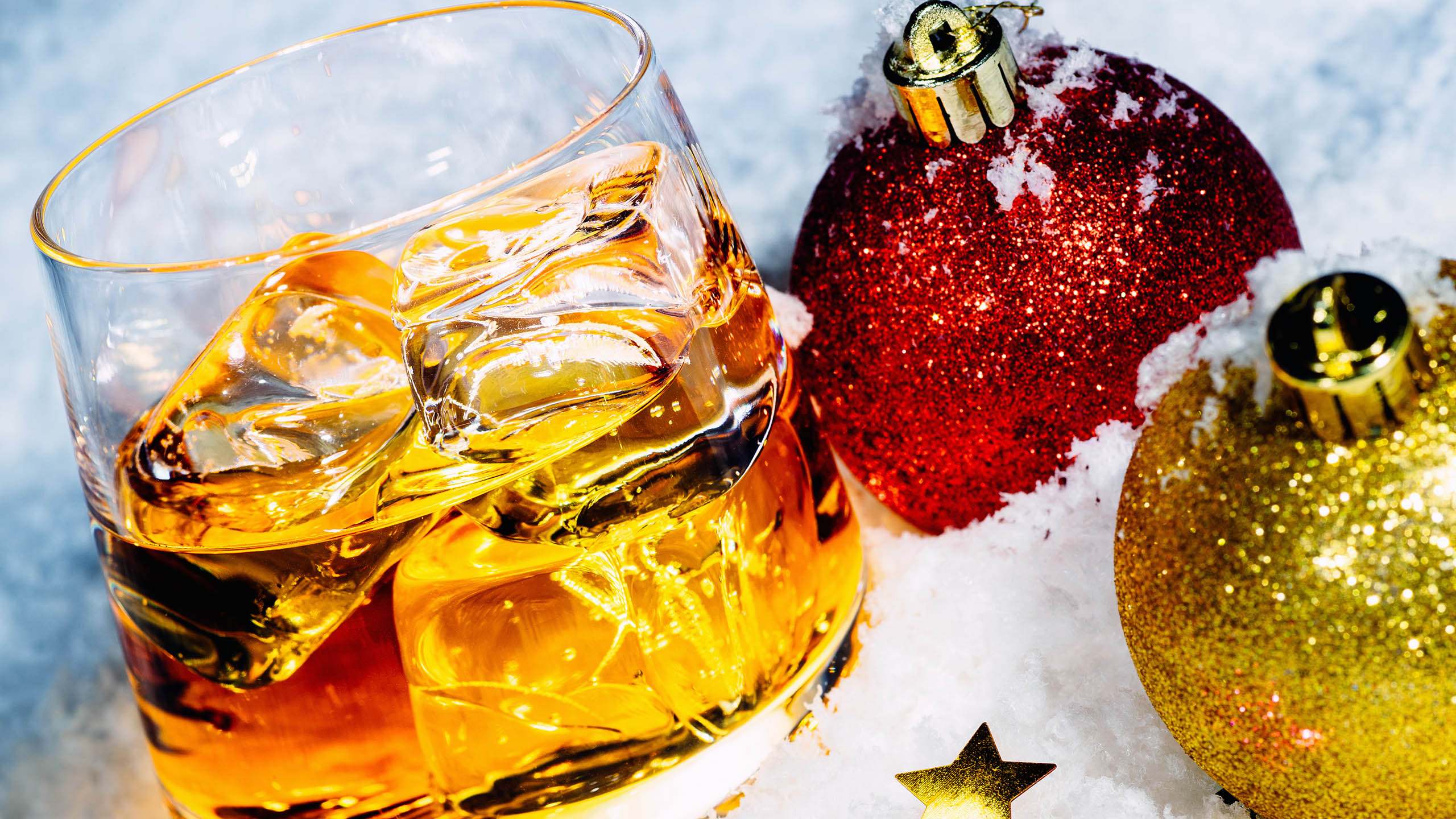 Christmas Bartender - HD Wallpaper 